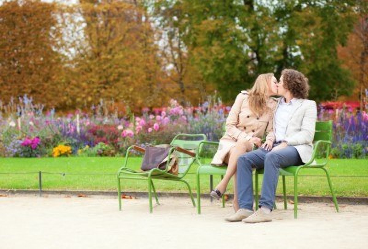 13998117-romantic-couple-in-a-park-having-a-date